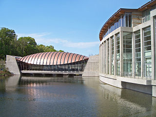 320px-Crystal_Bridges_Museum_of_American_Art--2012-04-12